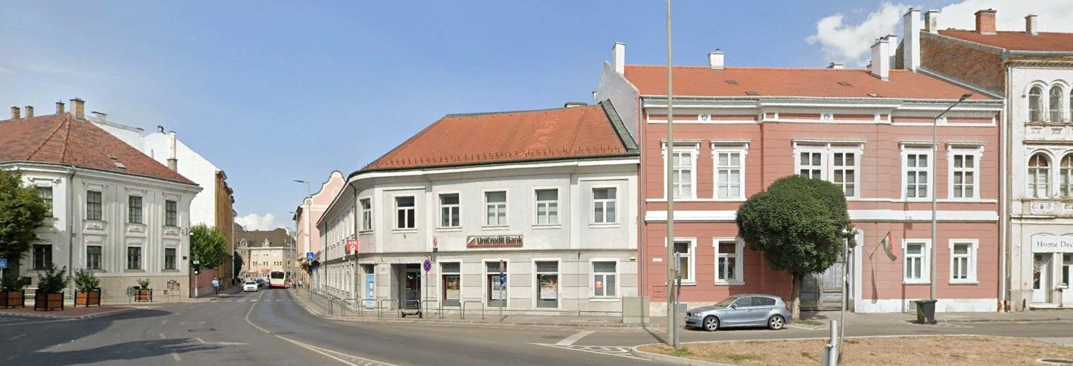 3. kép Vőrősmarty tér, régi Dieballa féle gyógyszertár.jpg