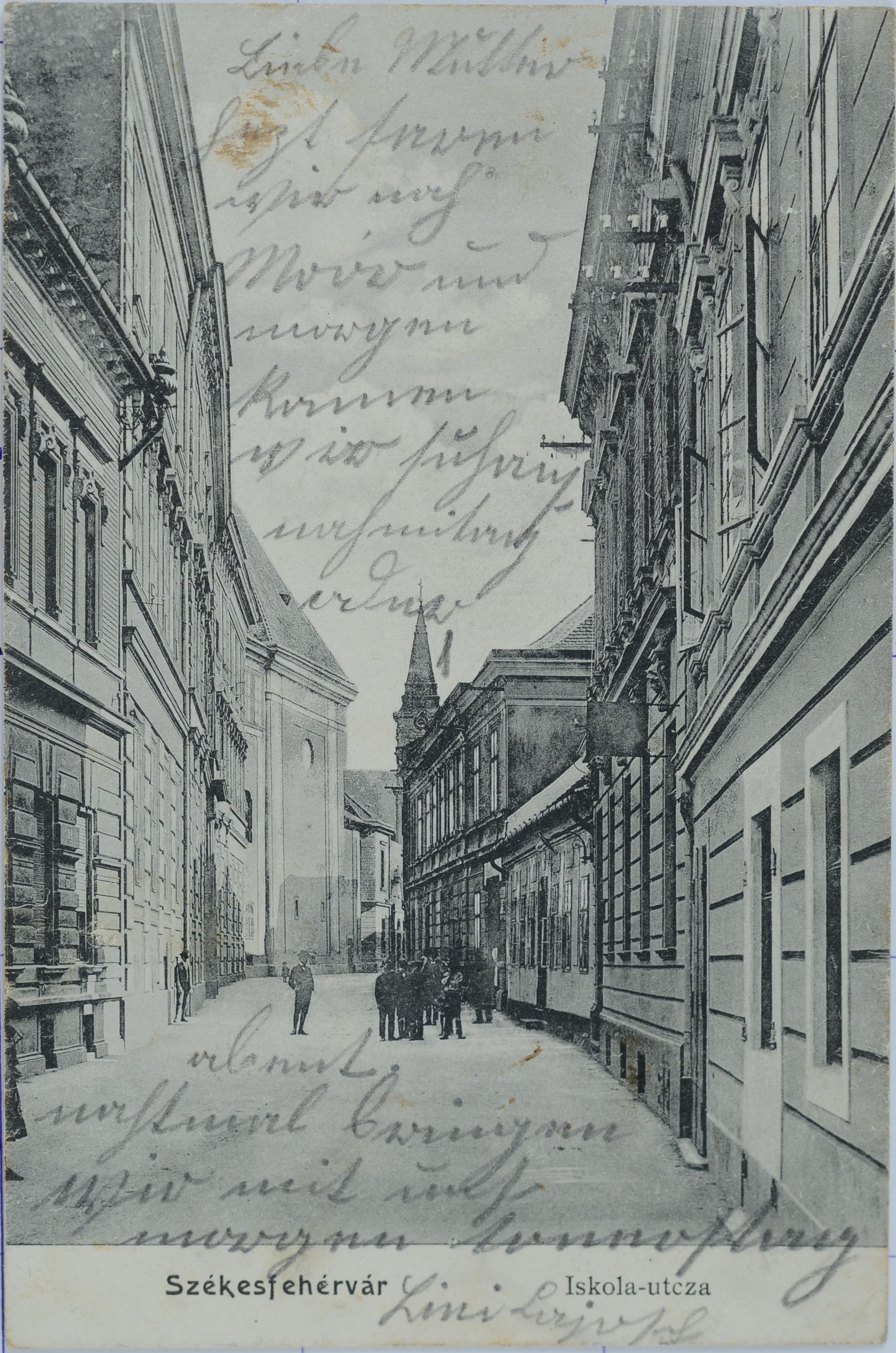 4. kép Képeslap az 1910-es évekből. Jobbra az Iskola utca 16. szám épülete.JPG