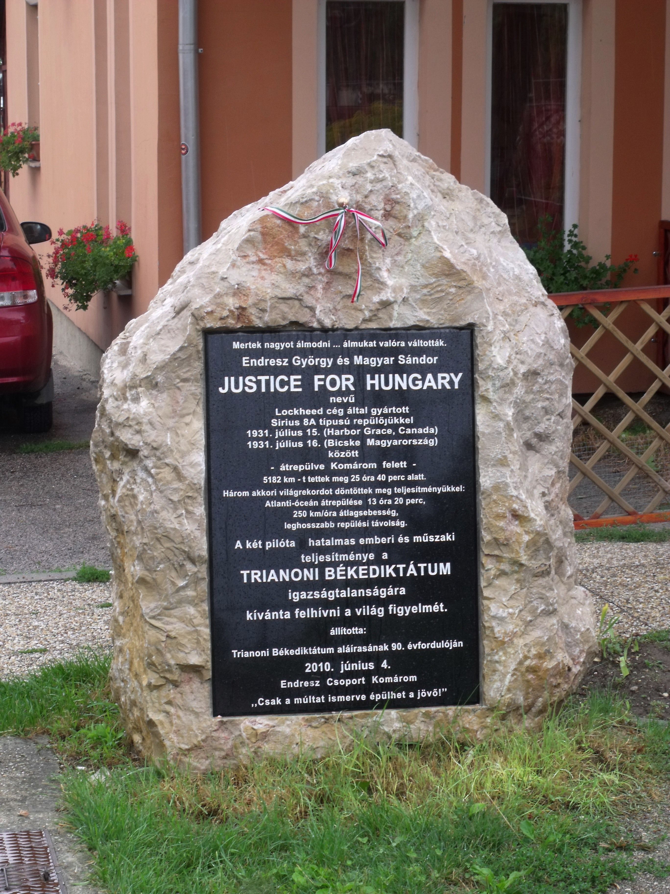 Komárom emlékkő 2010